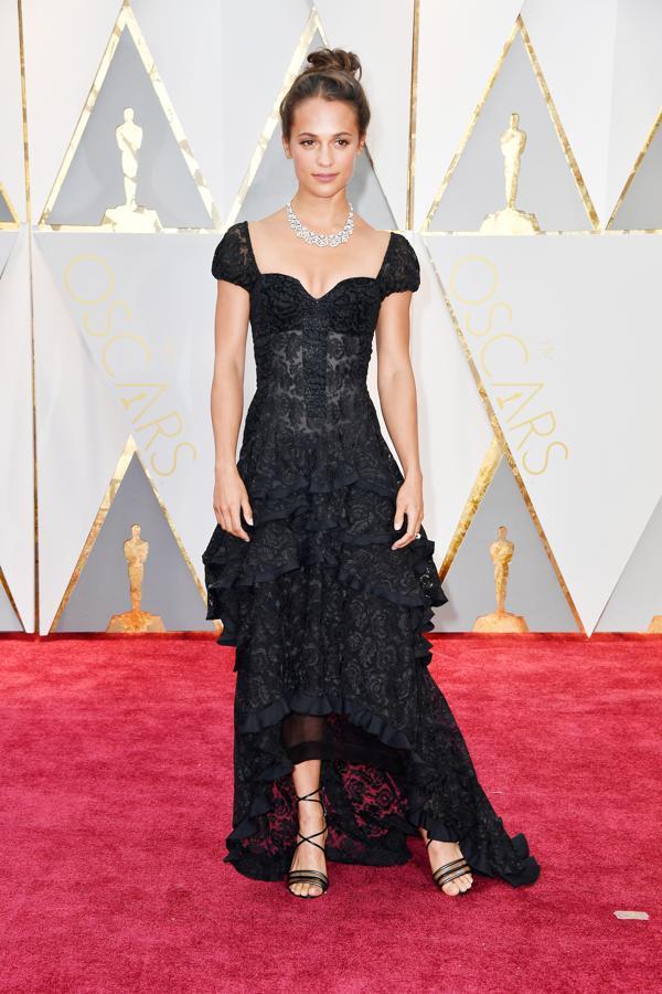 Los vestidos negros más bonitos de la historia de los Premios Oscar: Alicia Vikander