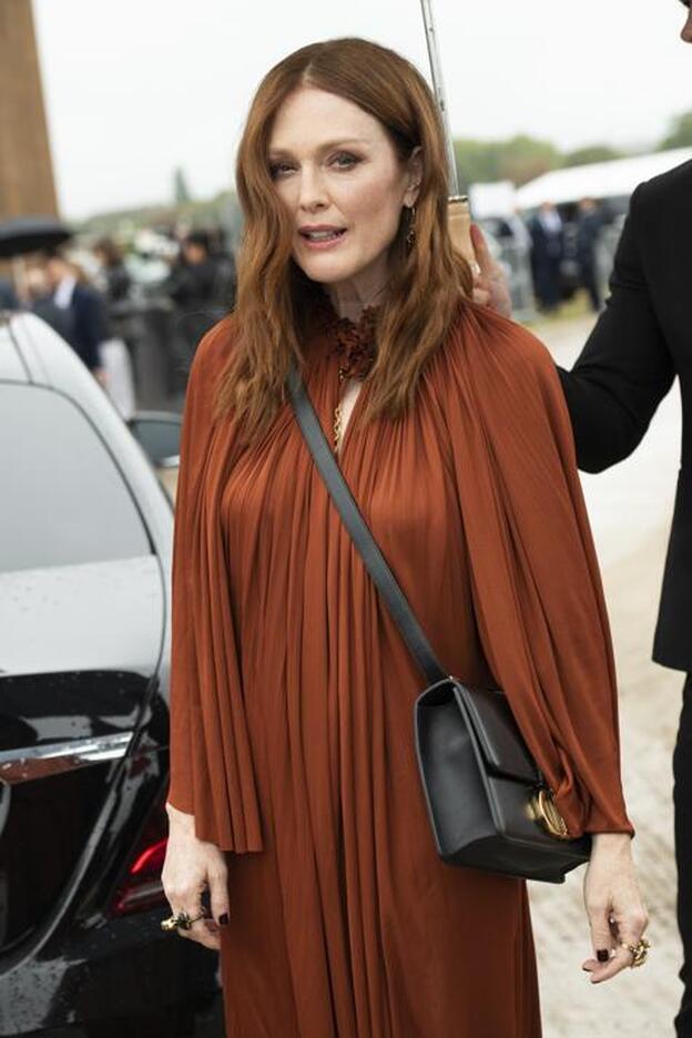 Aceite facial, contorno de ojos de aguacate... La rutina antiedad de Julianne Moore para rejuvenecer a partir de los 50