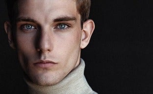 Un cavalier español en el baile de debutantes: quién es Ignacio de Borbón, el primo del rey Felipe VI que se estrena mañana en París (después de haber ido a Supervivientes)