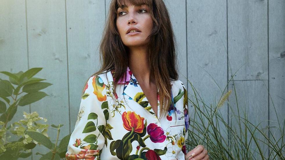 Las camisas con estampado de flores más bonitas para mejorar tus looks de diario en primavera