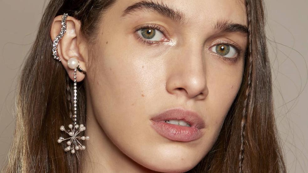 Peinados de trenzas con pelo suelto para ir a la moda y favorecida esta primavera-verano