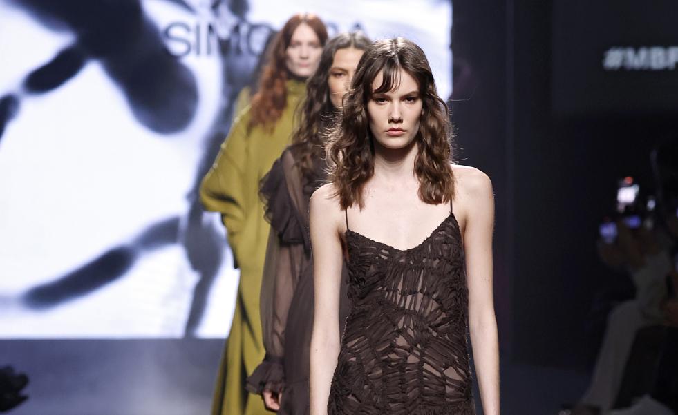 Los mejores desfiles de MBFWMadrid 2025: SIMORRA presenta Raíces como homenaje a la tierra, los seres vivos y la sociedad