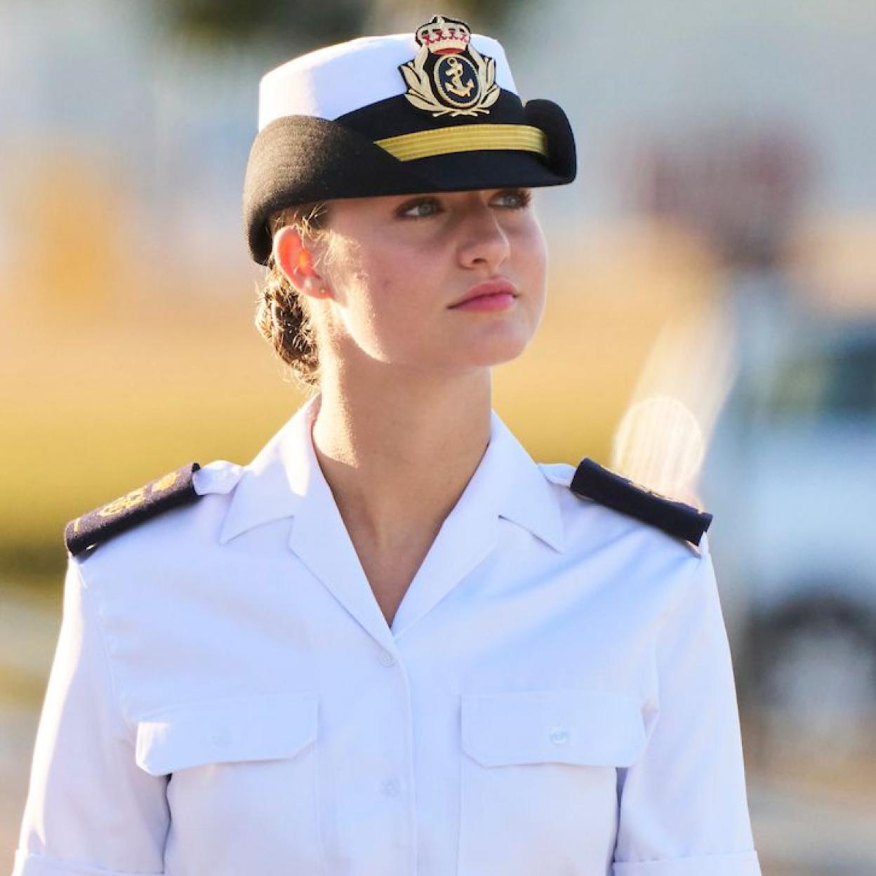 La princesa Leonor con su uniforme de guardiamarina. /limited pictures