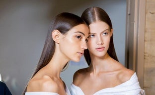No tengo tiempo, pero este truco de peluquero hace que mi mascarilla sea más eficaz (y rápida)