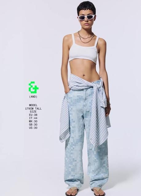 Pantalón estampado de Pull & Bear (35,99 euros)