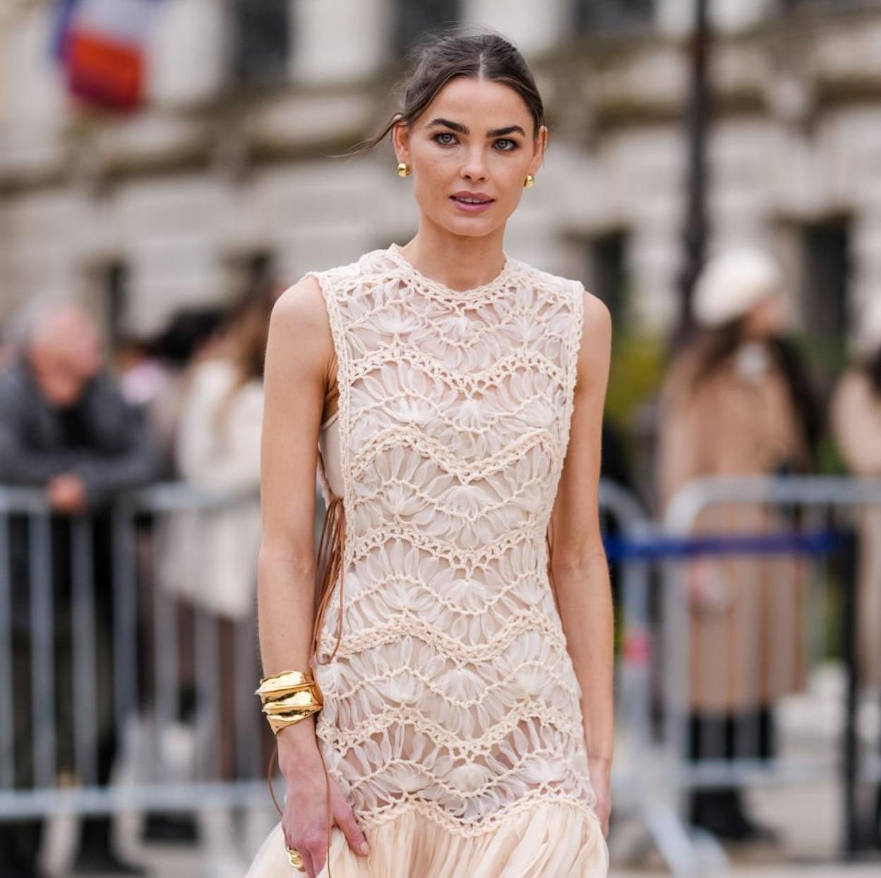 Bambi Northwood con un vestido de cintura caída./getty