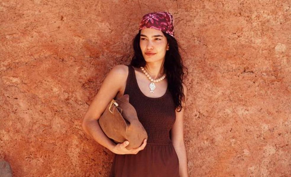 Las novedades de Stradivarius de la semana: chaquetas de entretiempo, vestidos de primavera y bolsos de ante